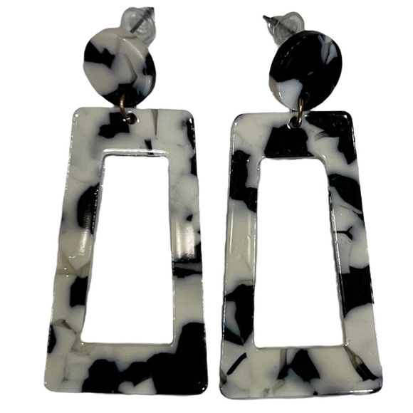 Black & White Acrylic Fashion Earrings, Mod Jewelry - Picture 1 of 5